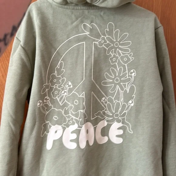 Girls hoodie. - Picture 3 of 4